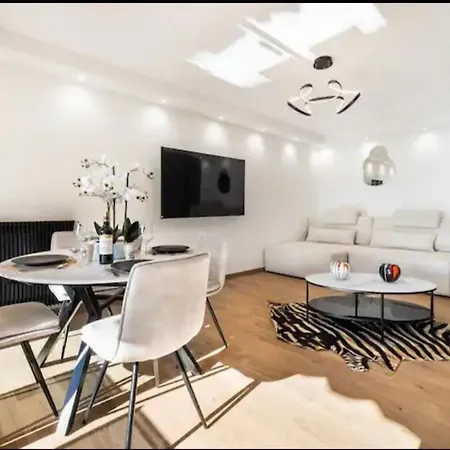 Apartment Standing - Luxury - Cannes- Croisette- Centre Ville- Vue Tennis -vue Piscine -parking Prive - Terrasse- Cannes