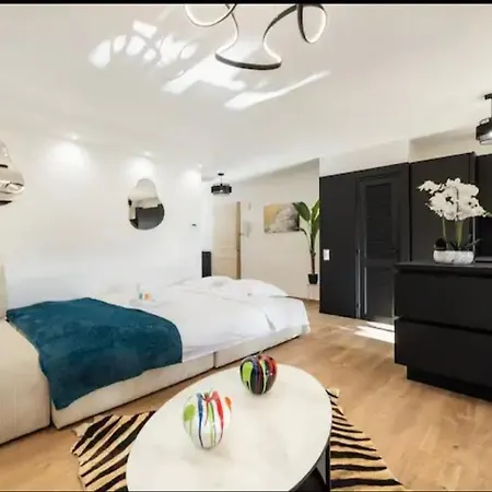 Standing - Luxury - Cannes- Croisette- Centre Ville- Vue Tennis -vue Piscine -parking Prive - Terrasse- Apartment Cannes