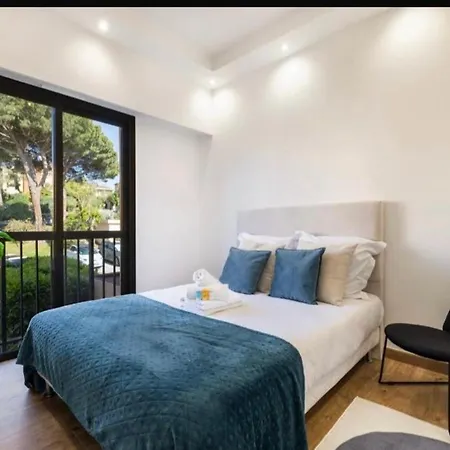 Standing - Luxury - Cannes- Croisette- Centre Ville- Vue Tennis -vue Piscine -parking Prive - Terrasse- *