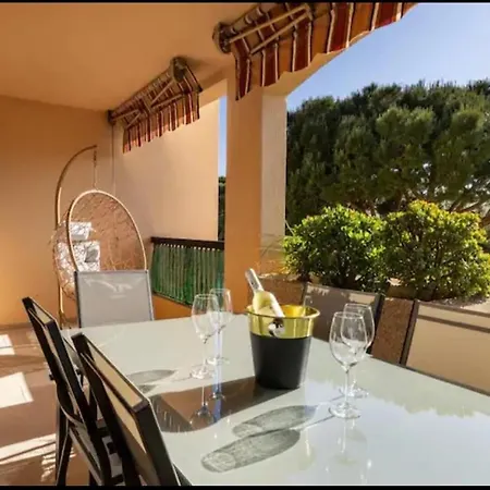 Standing - Luxury - Cannes- Croisette- Centre Ville- Vue Tennis -vue Piscine -parking Prive - Terrasse- Apartment *