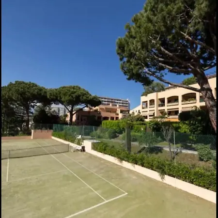Standing - Luxury - Cannes- Croisette- Centre Ville- Vue Tennis -vue Piscine -parking Prive - Terrasse- Apartment