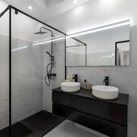 Standing - Luxury - Cannes- Croisette- Centre Ville- Vue Tennis -vue Piscine -parking Prive - Terrasse- Apartment Cannes